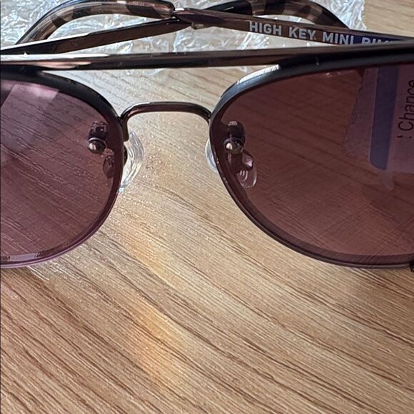 NWT-RARE-Quay high key mini rimless sunglasses.🕶️ case with Quay cleaning cloth - Picture 2 of 13